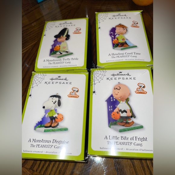 Peanuts 4 Hallmark Keepsake Halloween ornaments - Picture 1 of 1